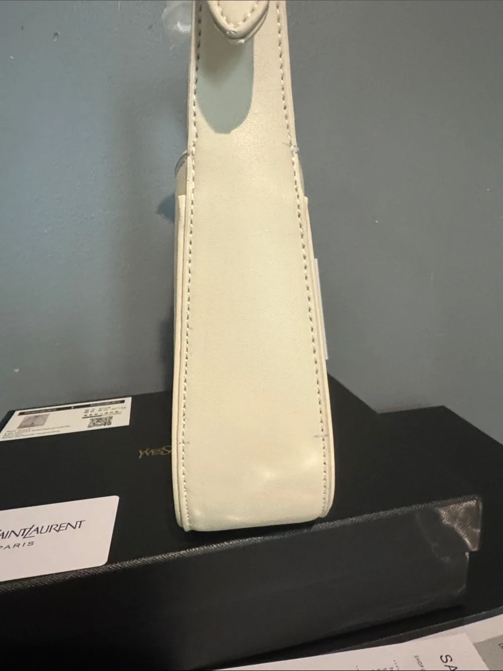 Fashion Cream YSL Shoulder Bag with Gold Logo Hardware - Picture 4 of 10
